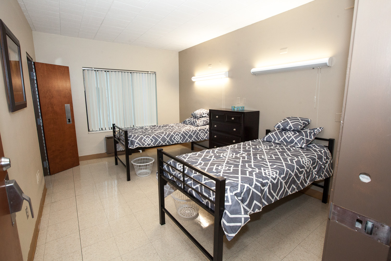 Bedrooms Metal uni metal bed